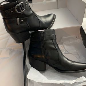 Guess short boot